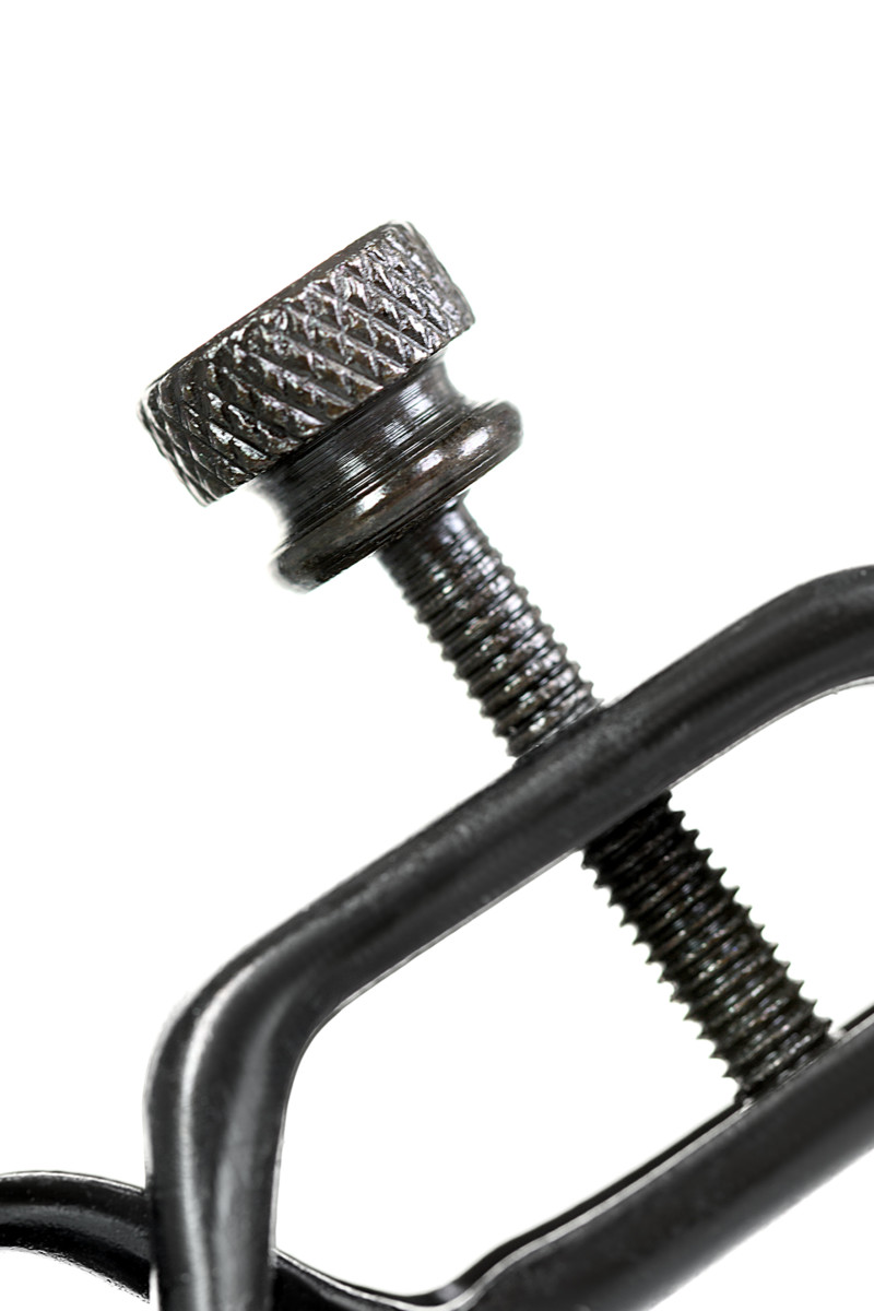 картинка Зажимы для сосков TOYFA Theatre, металл, черный с золотистым колокольчиком от магазина ErosMania