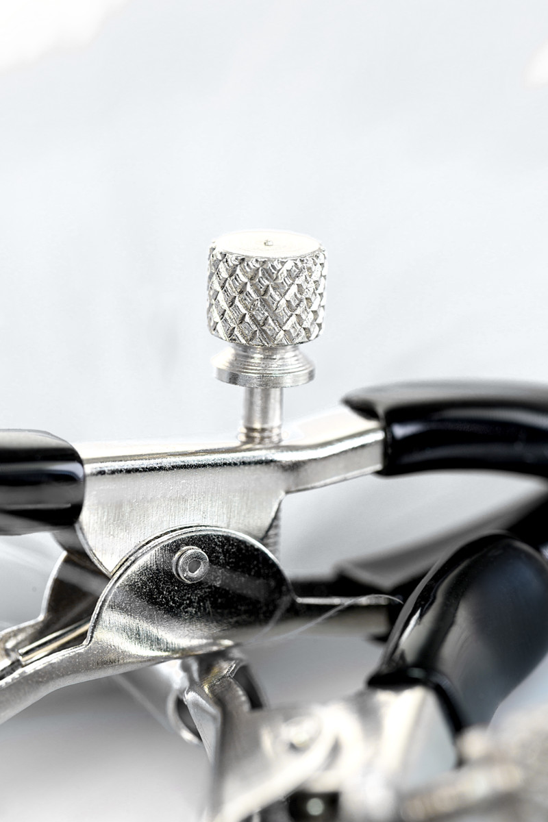 картинка Зажимы для сосков TOYFA Theatre, металл с пухом, белый от магазина ErosMania